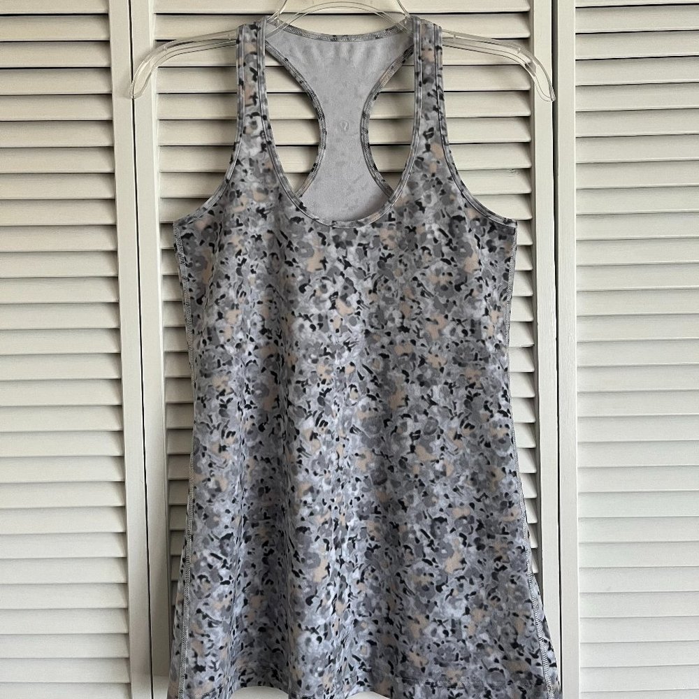 Lululemon Cool Racerback grey, silver, black & beige floral fits sz 6 or 8 rare